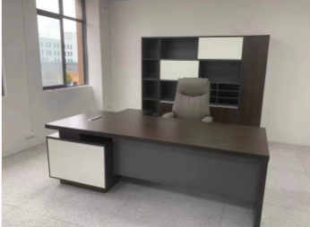 Smooth Executive Desk From Man - Office Furniture Manufacturers 评论和价格